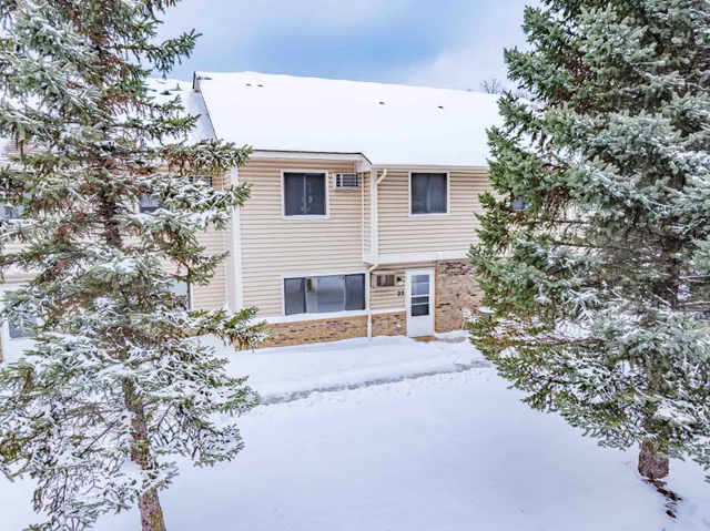 $174,900 | 22 East 13th Street, Waconia, MN 55387