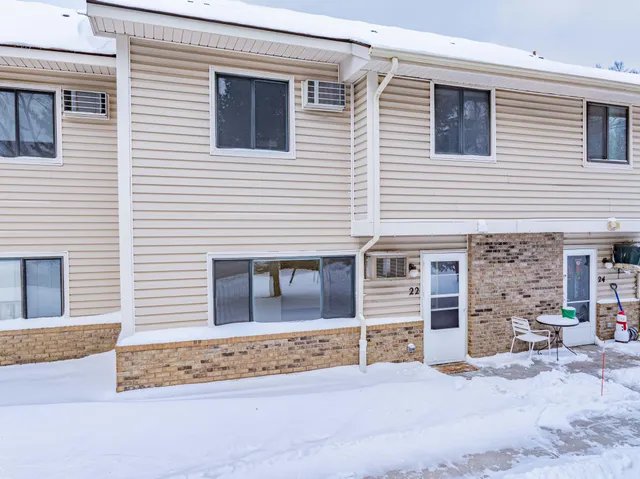 $174,900 | 22 East 13th Street, Waconia, MN 55387