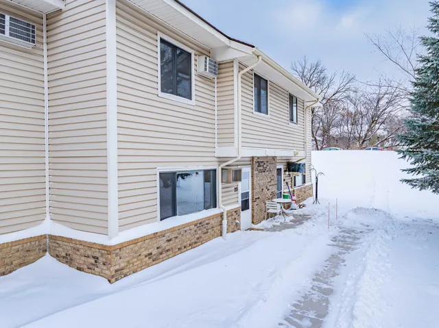 $174,900 | 22 East 13th Street, Waconia, MN 55387