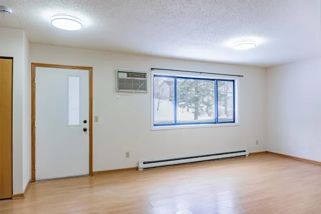 $174,900 | 22 East 13th Street, Waconia, MN 55387