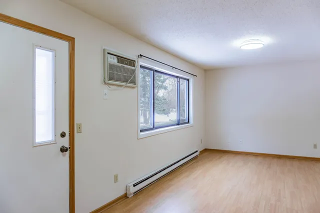 $174,900 | 22 East 13th Street, Waconia, MN 55387