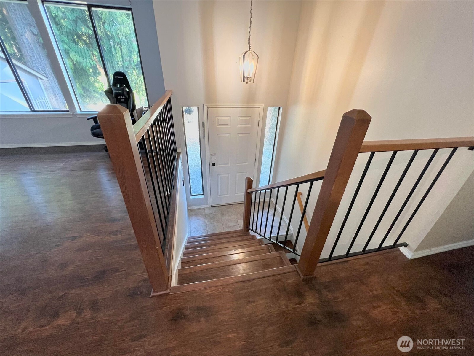 156 South 358th Street Federal Way, WA 98003 - Photo 15 of 35 a view of a hallway with windows
