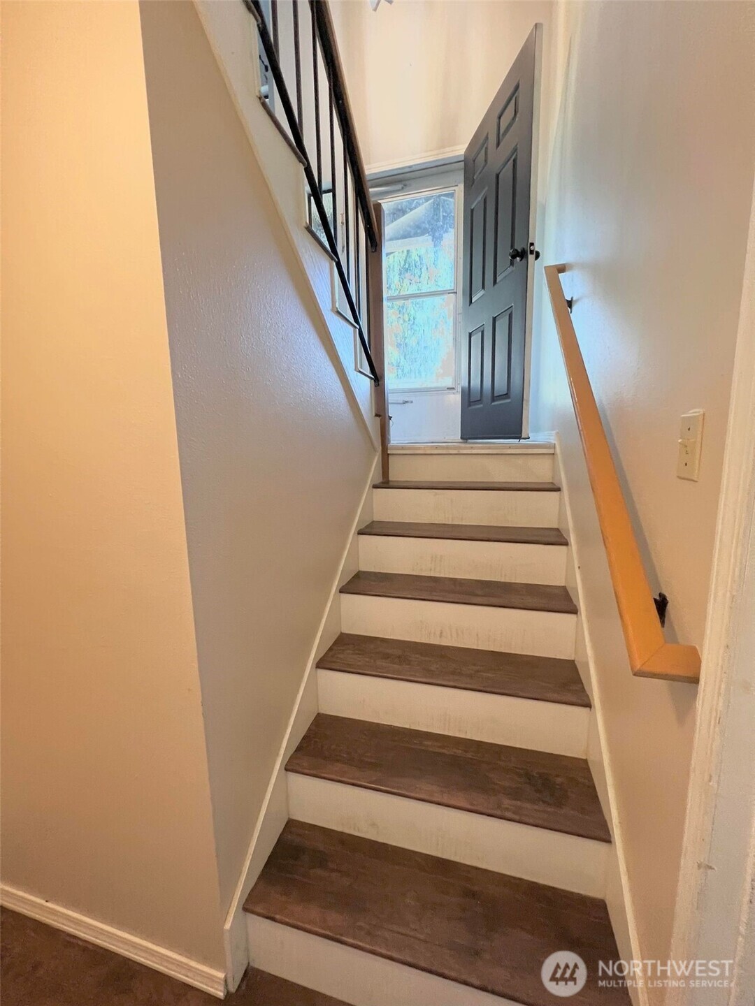 156 South 358th Street Federal Way, WA 98003 - Photo 16 of 35 a view of entryway