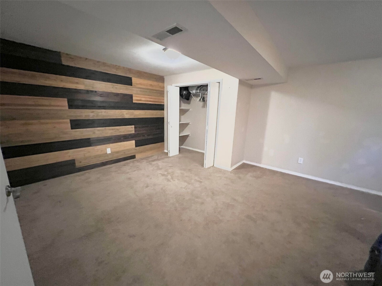 156 South 358th Street Federal Way, WA 98003 - Photo 19 of 35 a view of an empty room with a window