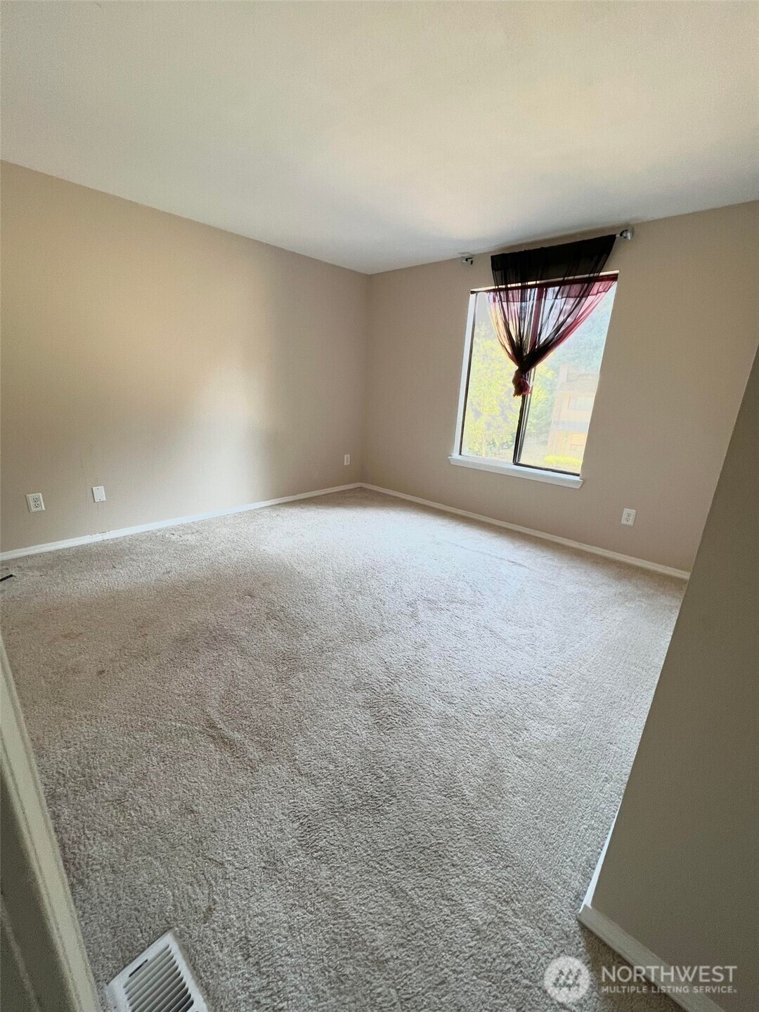 156 South 358th Street Federal Way, WA 98003 - Photo 27 of 35 a view of an empty room with a window