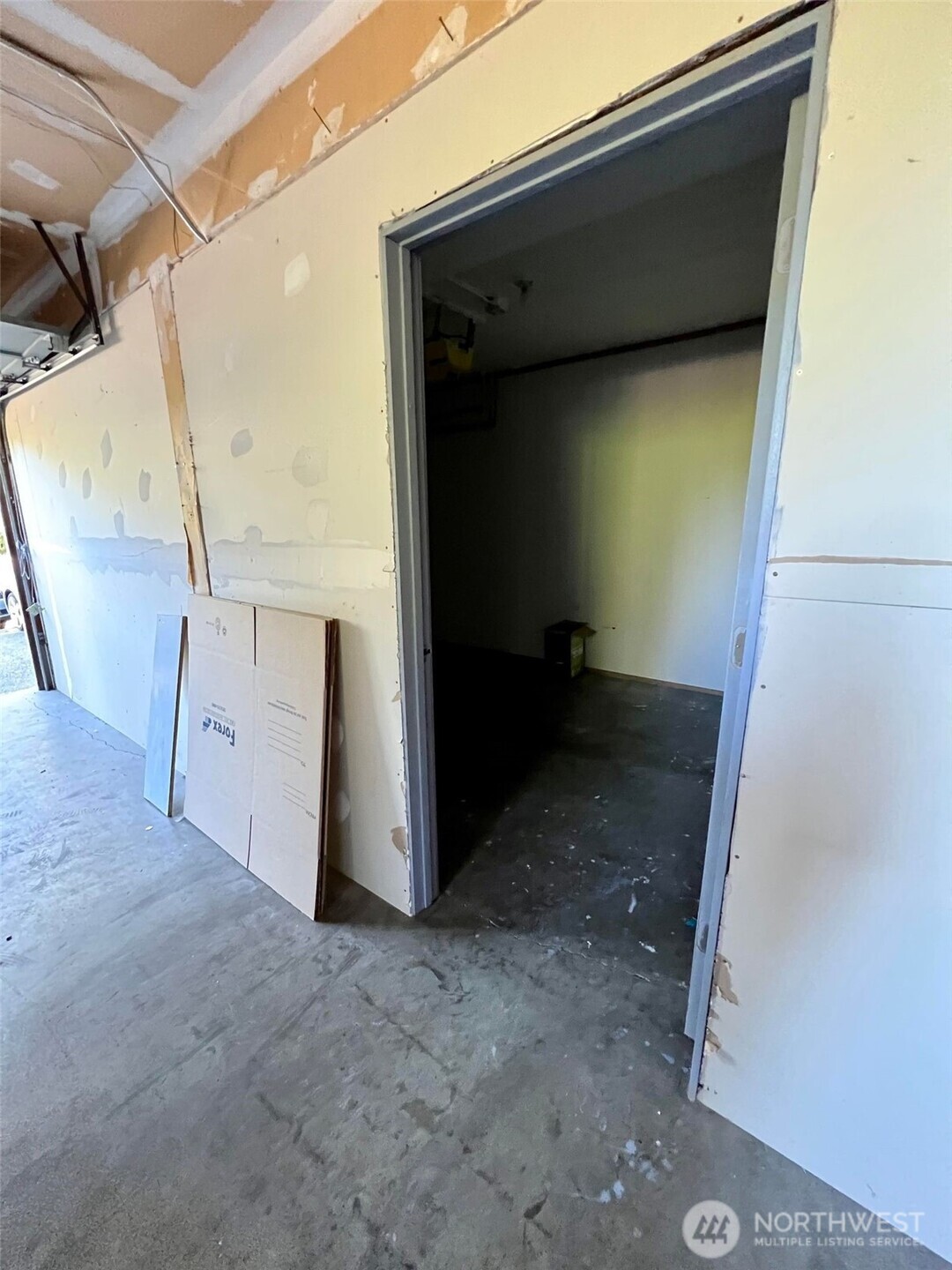 156 South 358th Street Federal Way, WA 98003 - Photo 29 of 35 a view of a garage