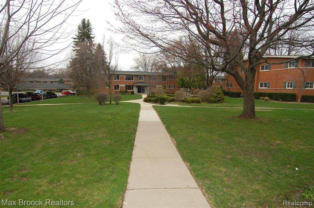 1195 Derby Road, Unit 48 Birmingham, MI 48009 - Photo 9 of 11 DSC_0081.JPG