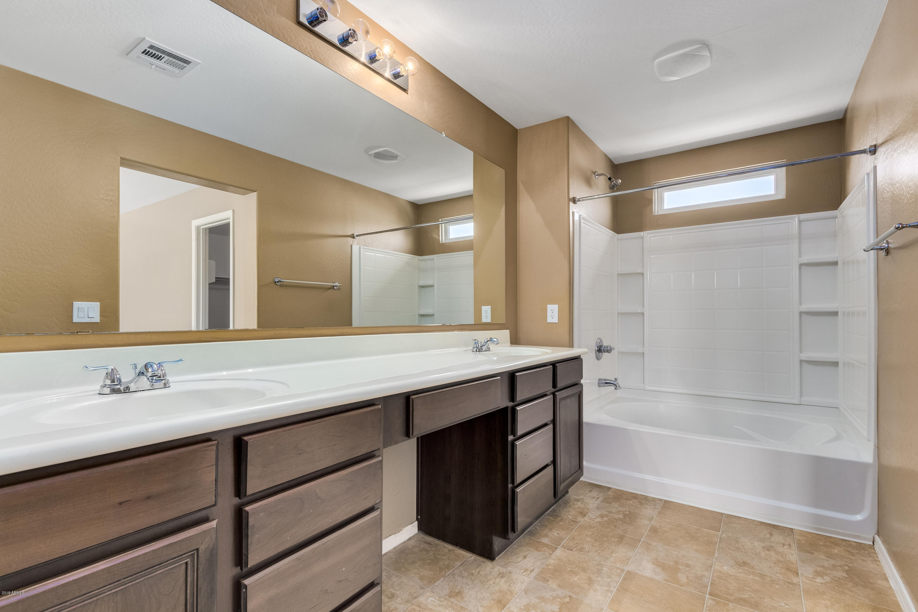 2234 East Fraktur Road Phoenix, AZ 85040 - Photo 15 of 27 Master Bath