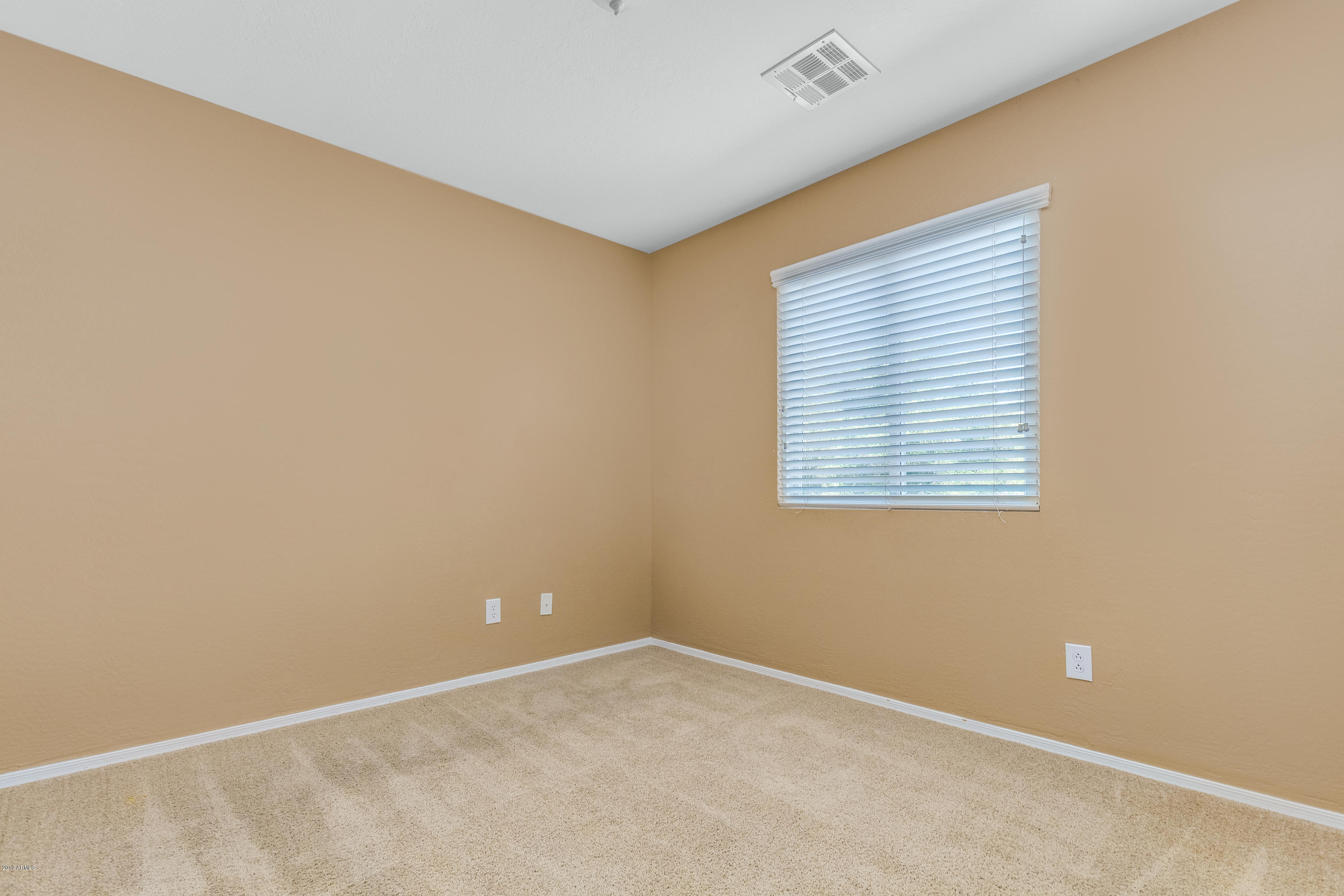 2234 East Fraktur Road Phoenix, AZ 85040 - Photo 19 of 27 Roomy bedroom