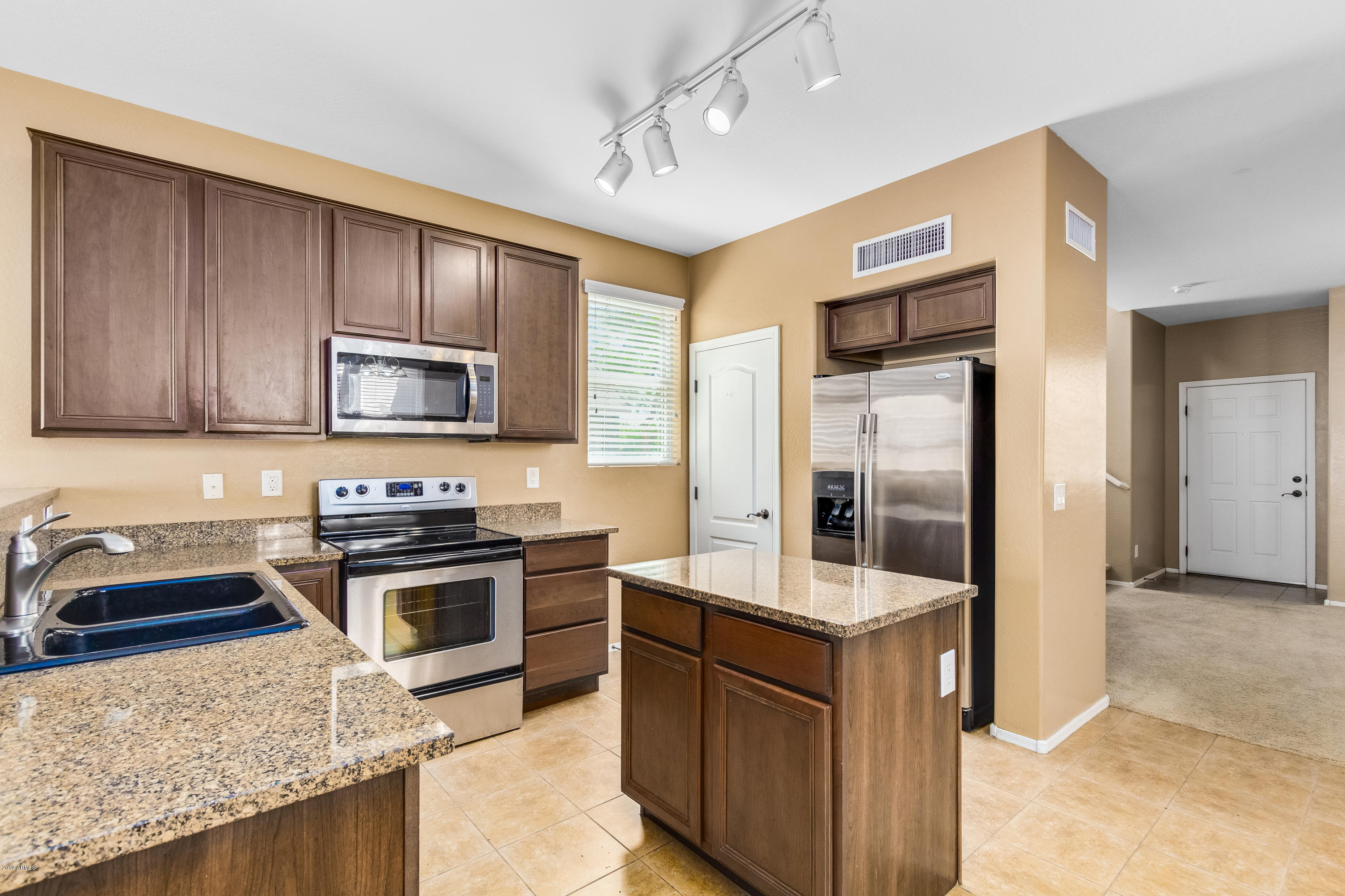 2234 East Fraktur Road Phoenix, AZ 85040 - Photo 3 of 27 Granite