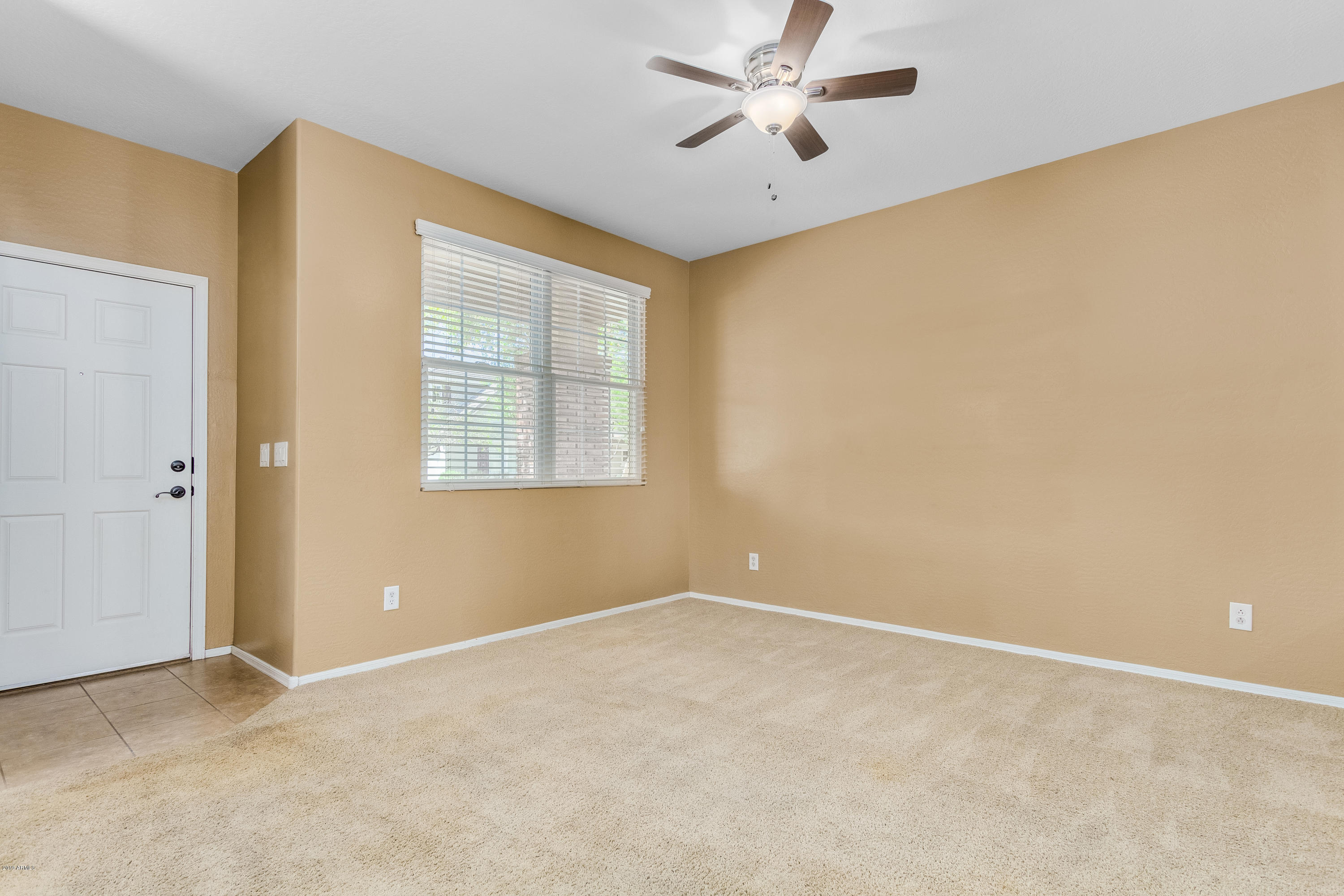 2234 East Fraktur Road Phoenix, AZ 85040 - Photo 6 of 27 Front living space