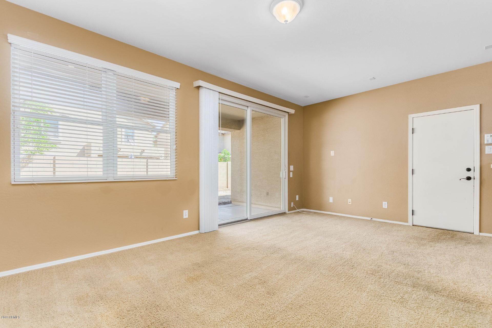 2234 East Fraktur Road Phoenix, AZ 85040 - Photo 9 of 27 Great Room