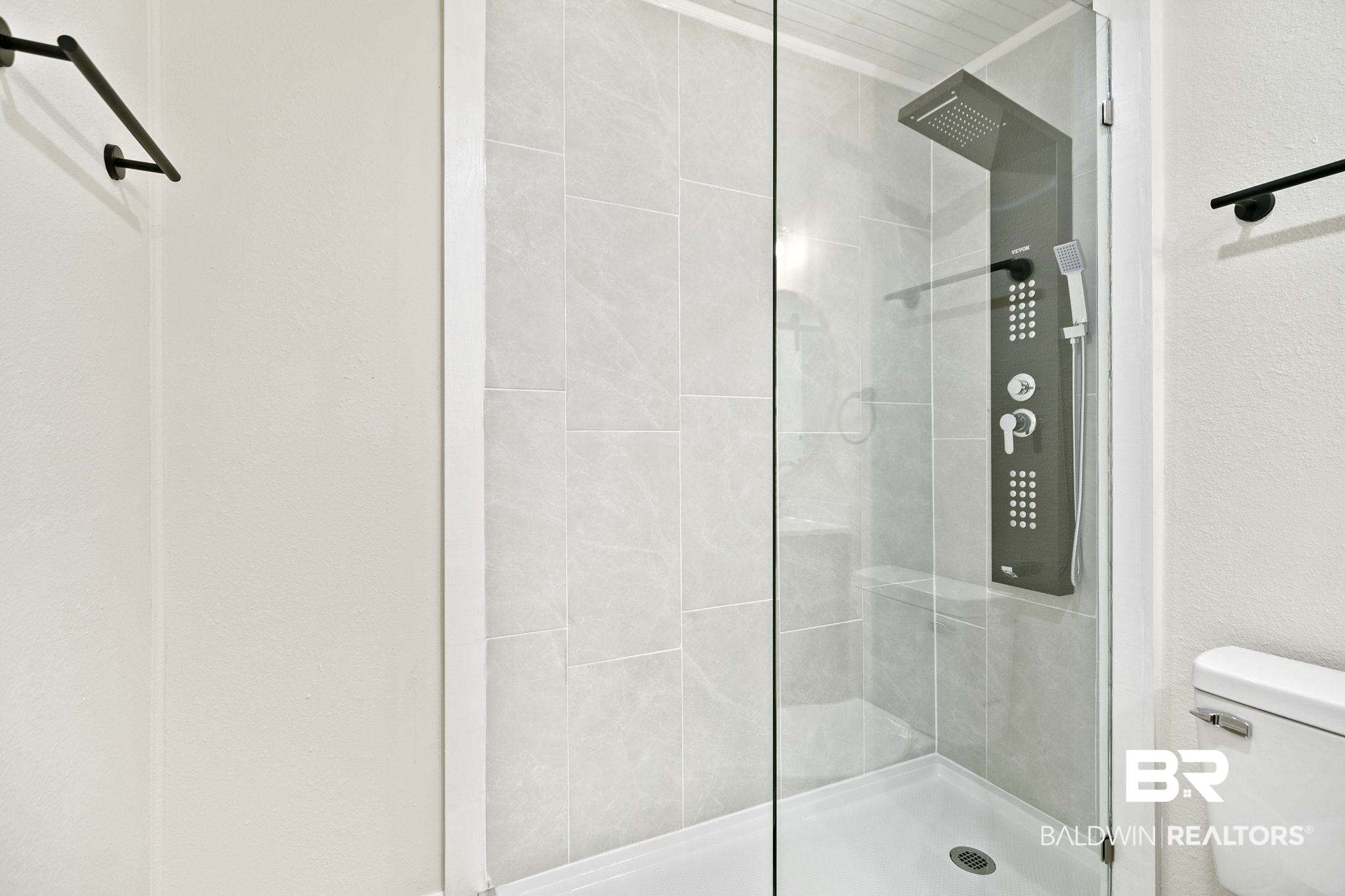 507 Byrne Street Bay Minette, AL 36507 - Photo 25 of 40 Bathroom featuring toilet and a tile shower