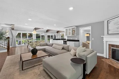 $1,250,000 | 5726 Howe Drive, Fairway, KS 66205