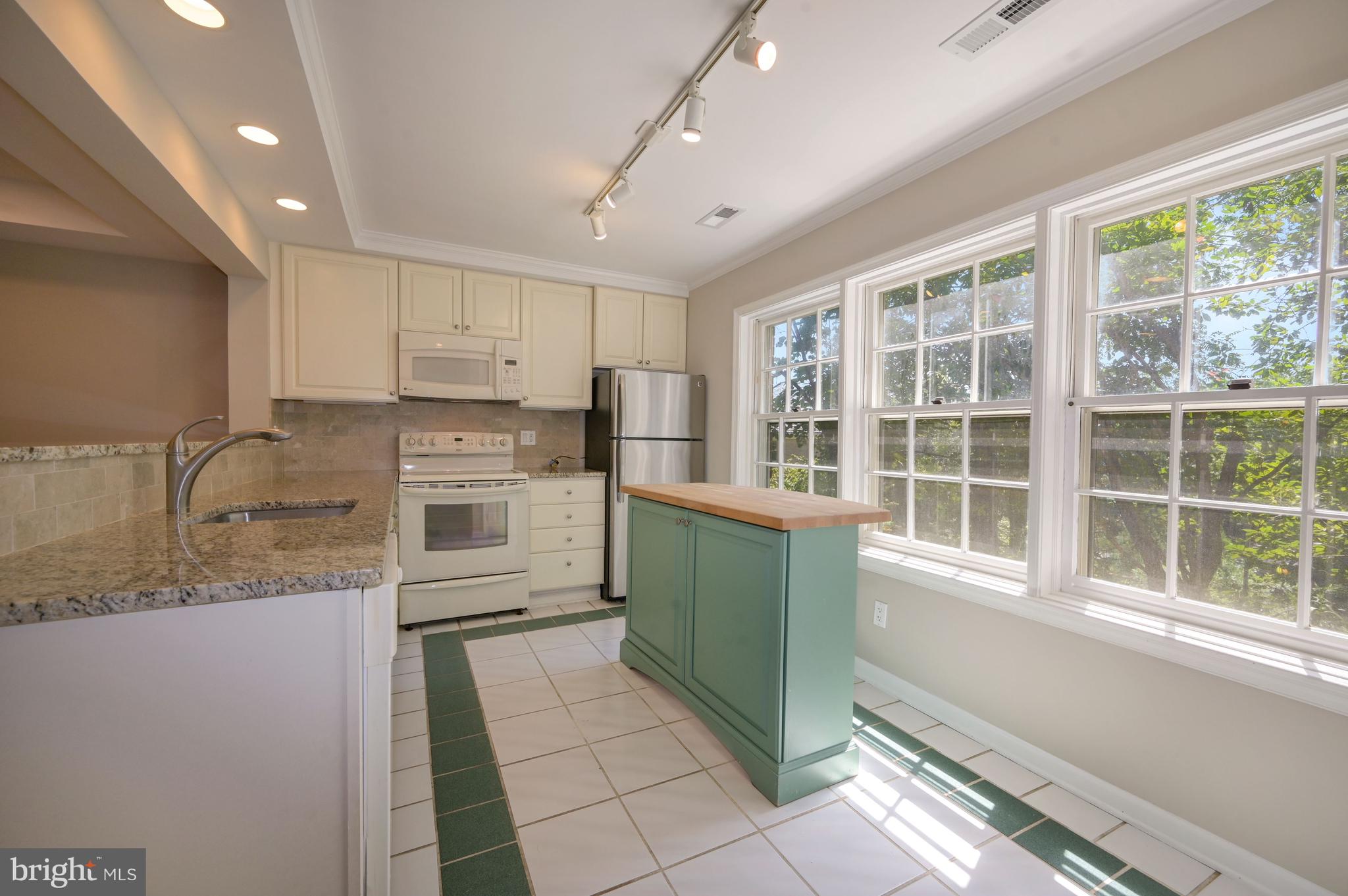 8024 Quarry Ridge Way, Unit 1B Bethesda, MD 20817 - Photo 10 of 16 Kitchen w/ track lighting & mobile island