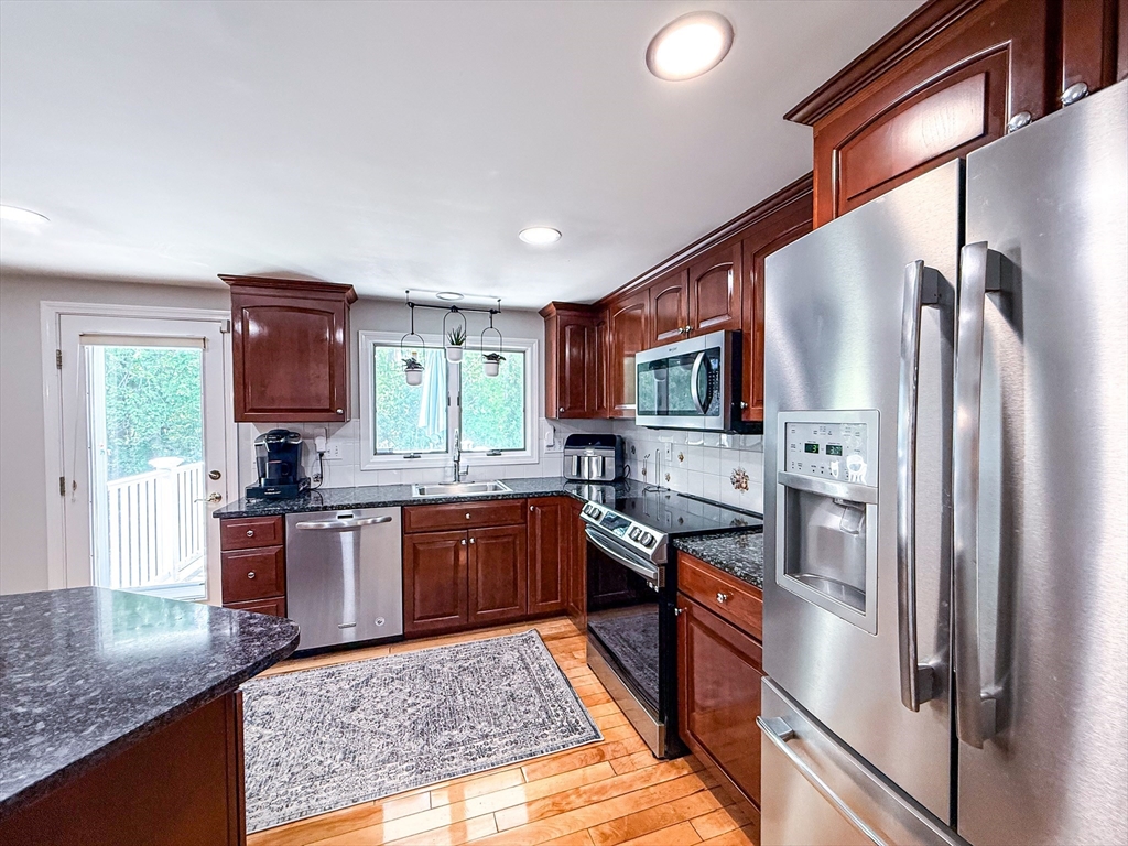 17 Robin Road Milford, MA 01757 - Photo 6 of 31 Gallery Image 6