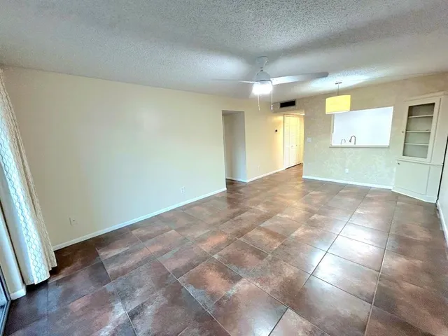 $1,800 | 4147 Northwest 90th Avenue, Unit 206, Coral Springs, FL 33065