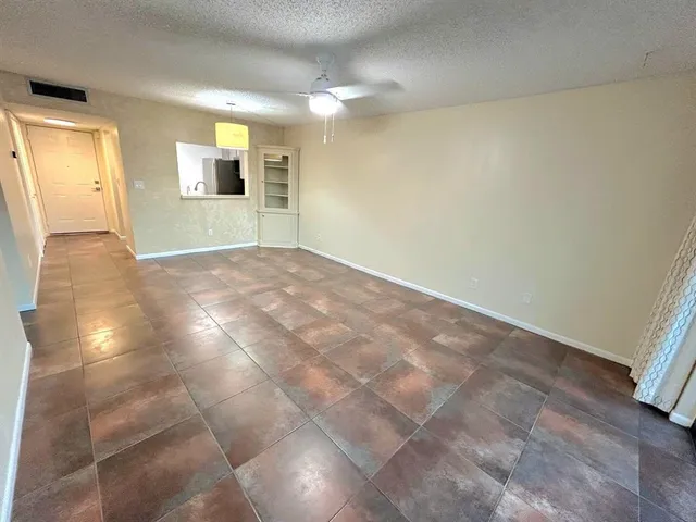 $1,800 | 4147 Northwest 90th Avenue, Unit 206, Coral Springs, FL 33065