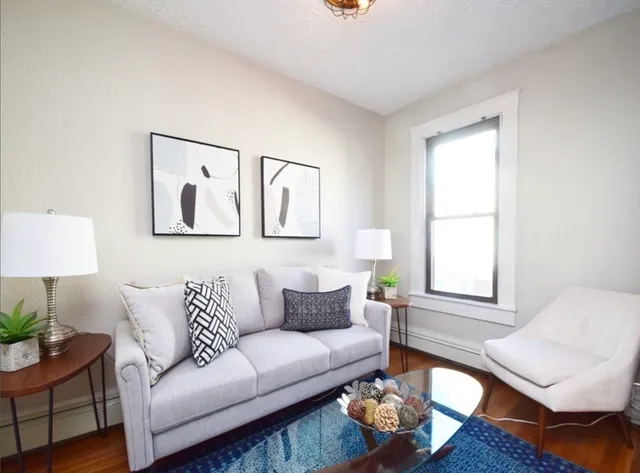 $2,400 | 217 Boylston Street, Unit 2, Boston, MA 02130