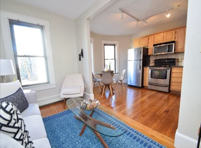 $2,400 | 217 Boylston Street, Unit 2, Boston, MA 02130