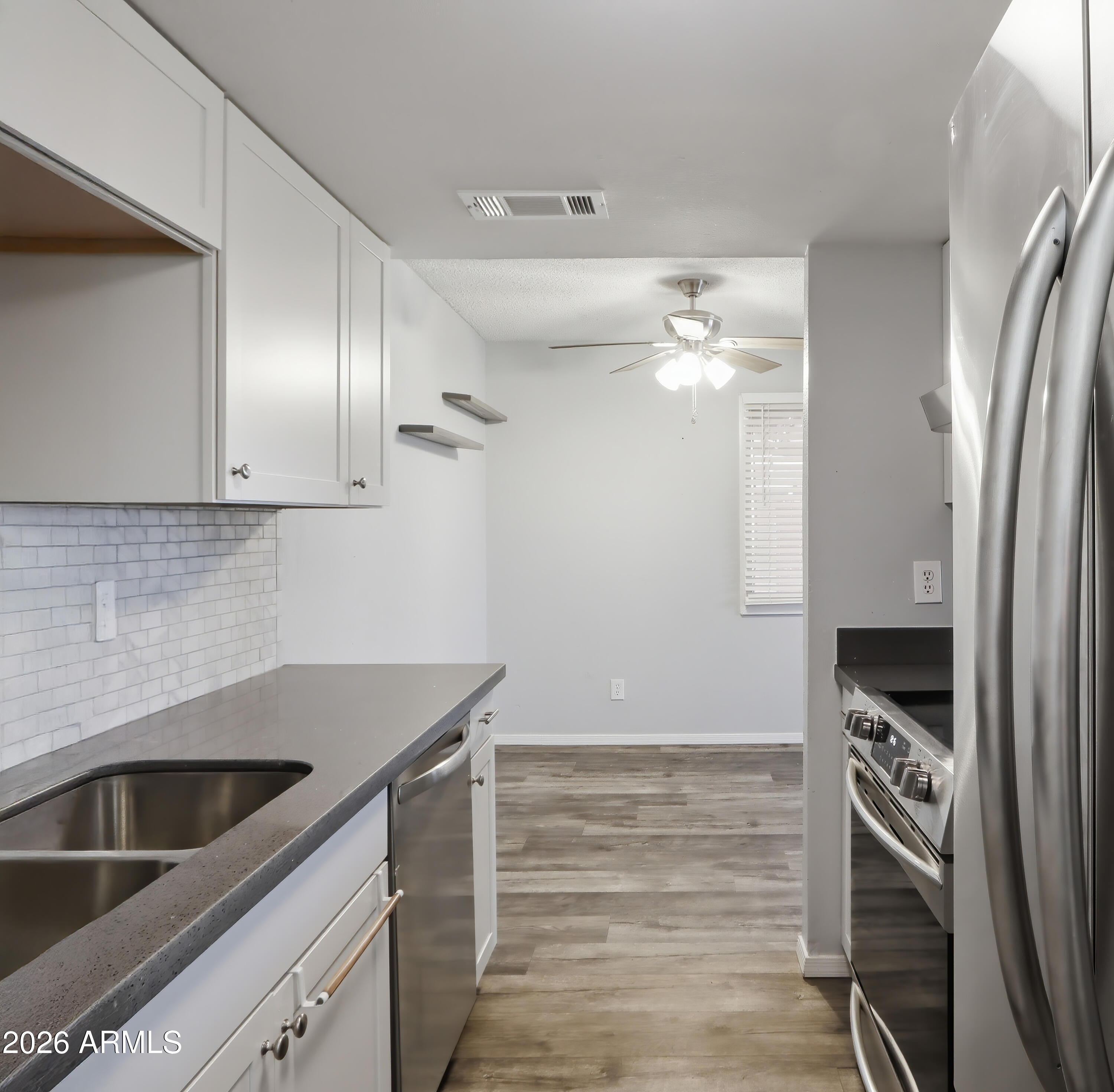 4051 West Palomino Road Phoenix, AZ 85019 - Photo 8 of 29 Palomino00006