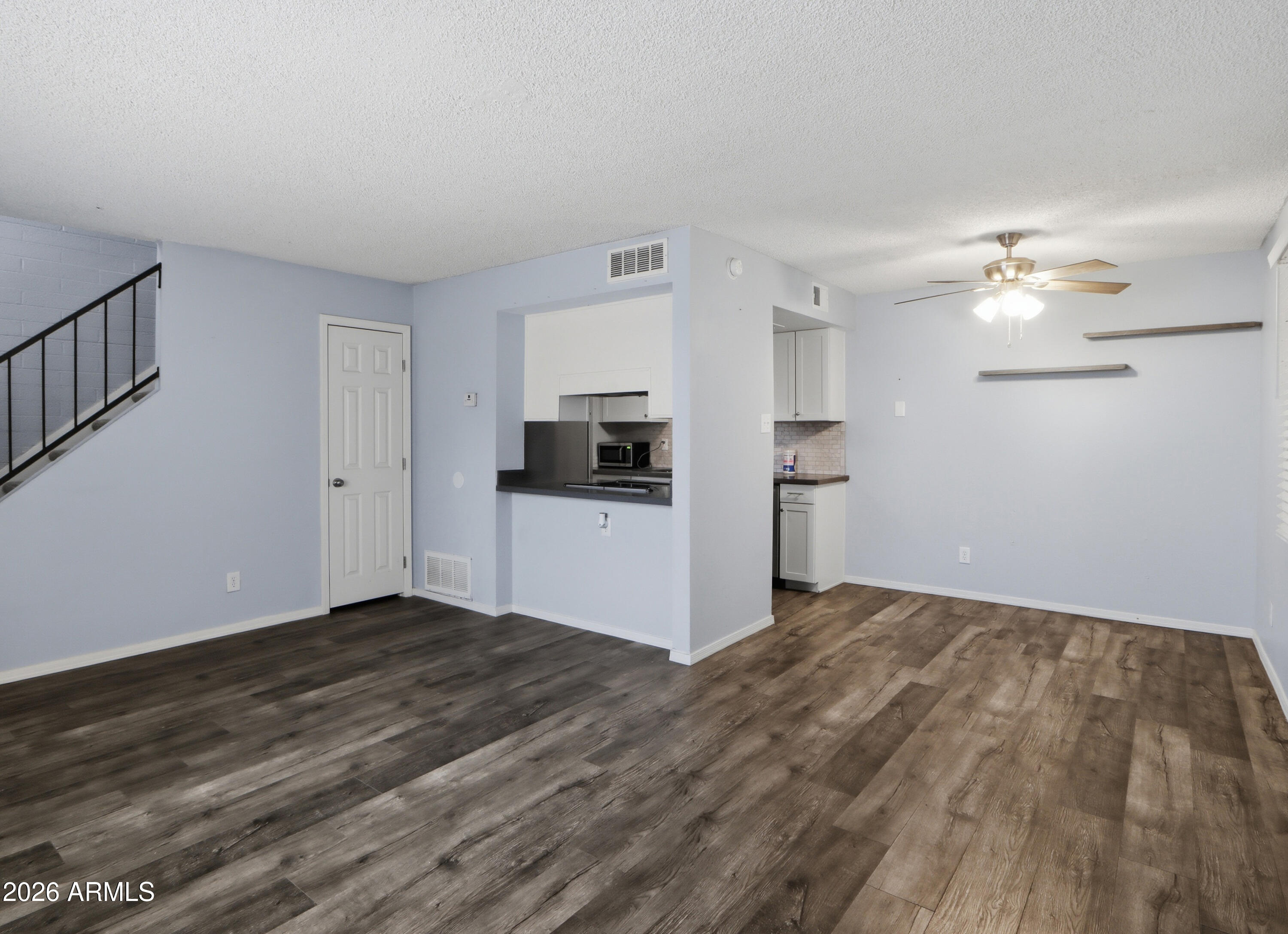 4051 West Palomino Road Phoenix, AZ 85019 - Photo 5 of 29 Palomino00003