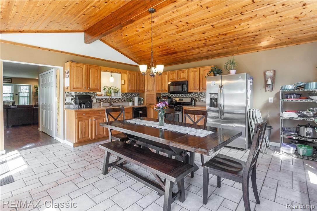 6370 North Ridge Road Canton, MI 48187 - Photo 8 of 36 Kitchen