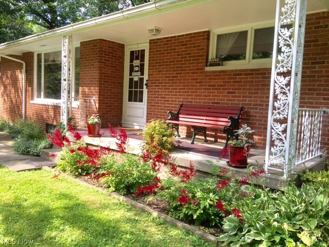 934 Yankee Run Road Masury, OH 44438 - Photo 2 of 34