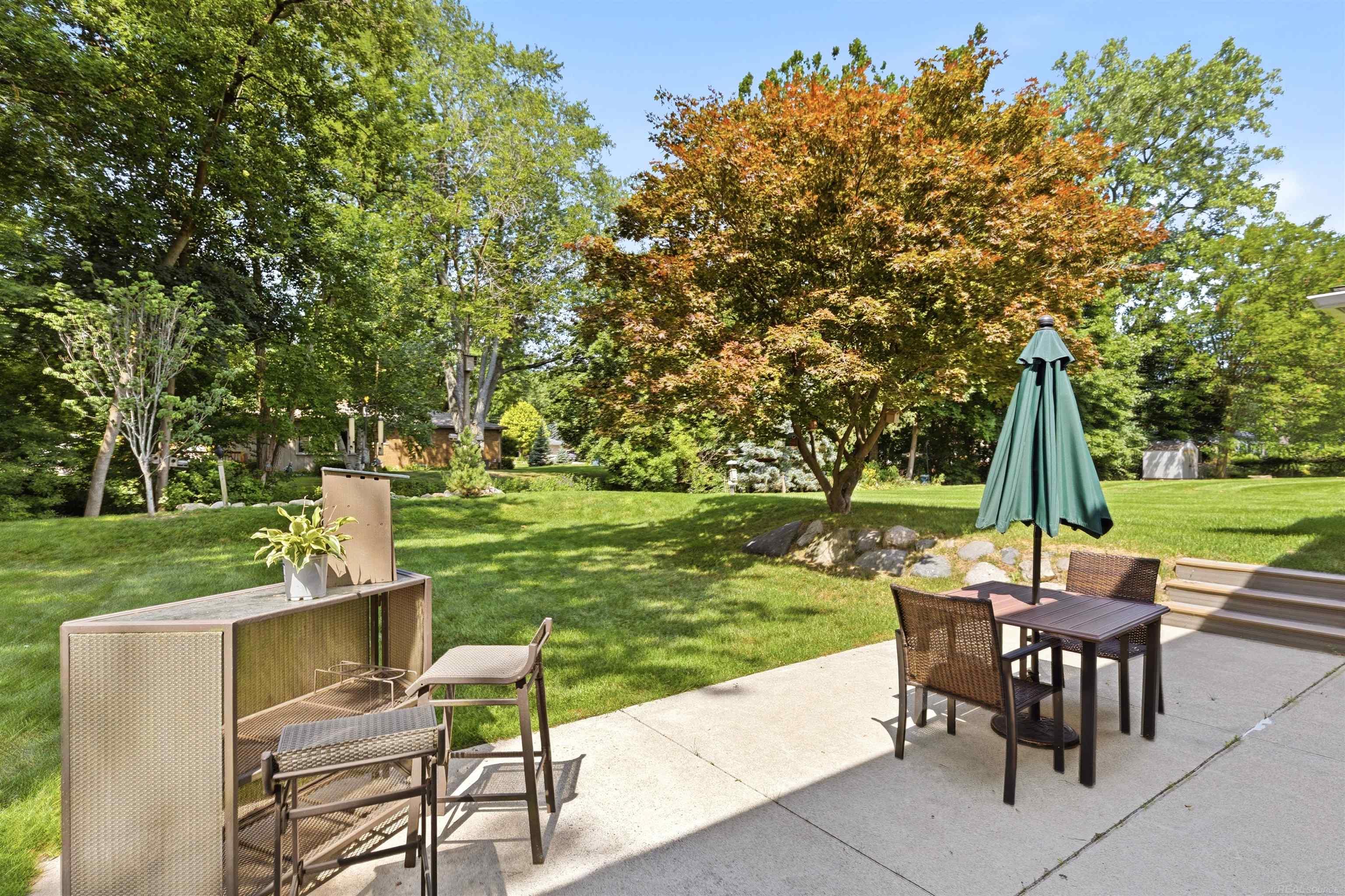 28239 Brandywine Road Farmington, MI 48334 - Photo 20 of 28 50215474-01668b48-e2bd-450d-8de5-c78f4b22d4bd.JPG