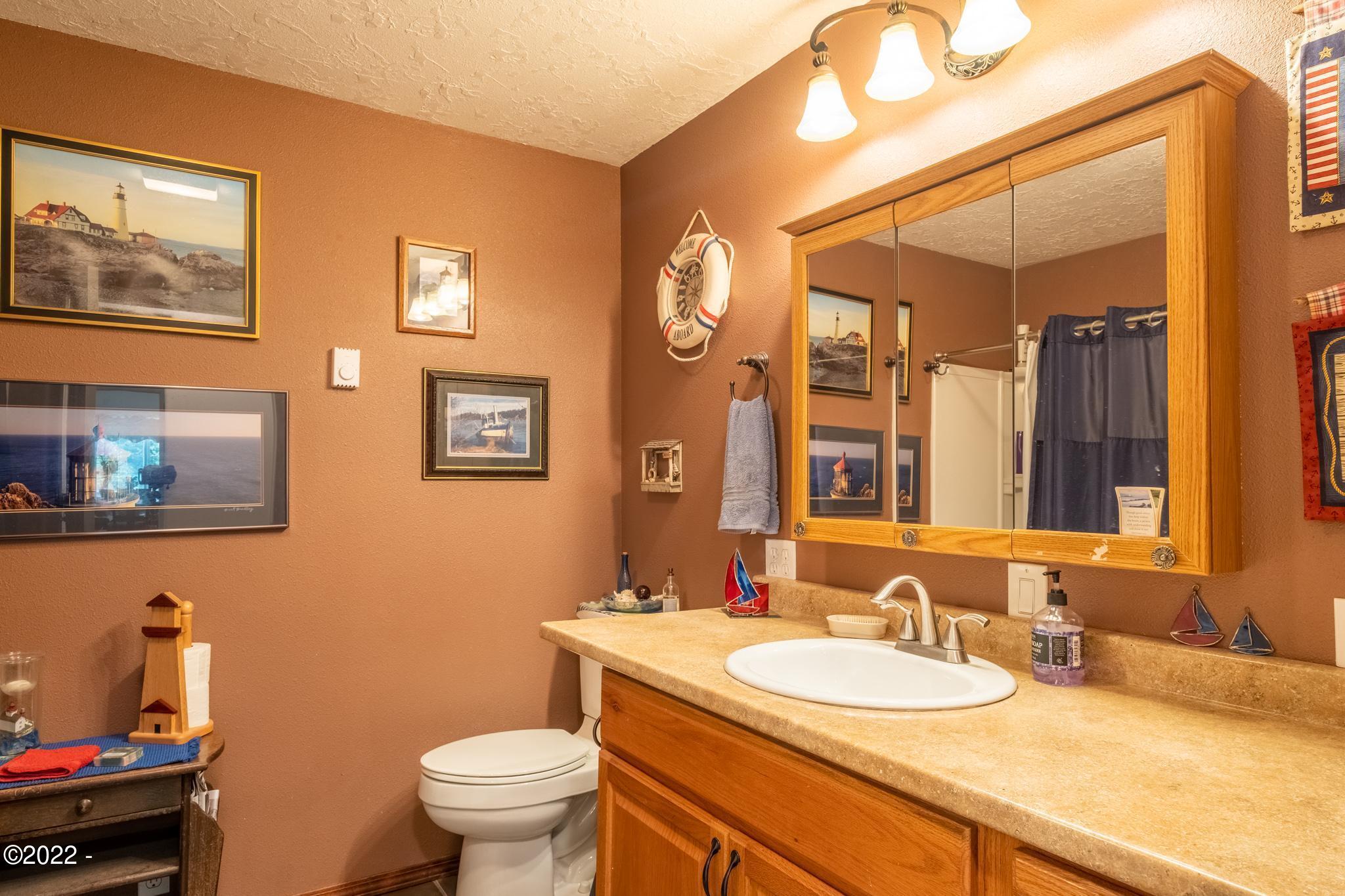 1134 Southeast River Road Toledo, OR 97391 - Photo 14 of 87 Main floor Bathroom