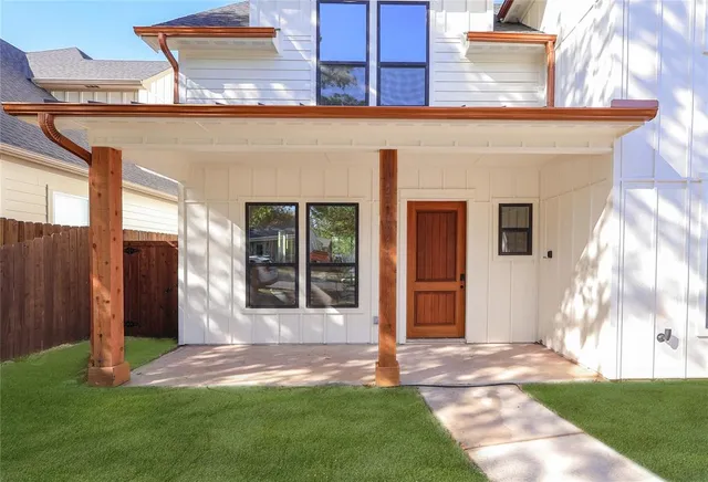 a view of a house with a yard and plants