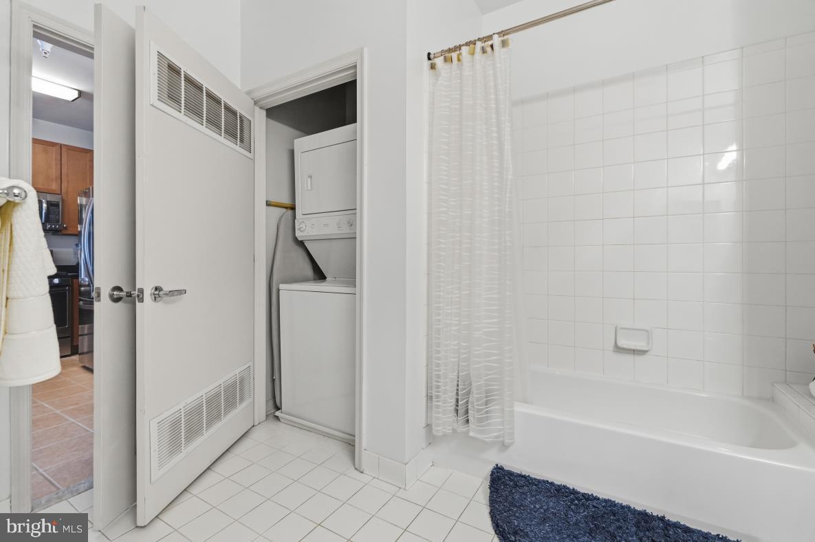 8045 Newell Street, Unit 423 Silver Spring, MD 20910 - Photo 21 of 26 a bathroom with a tub shower and a sink