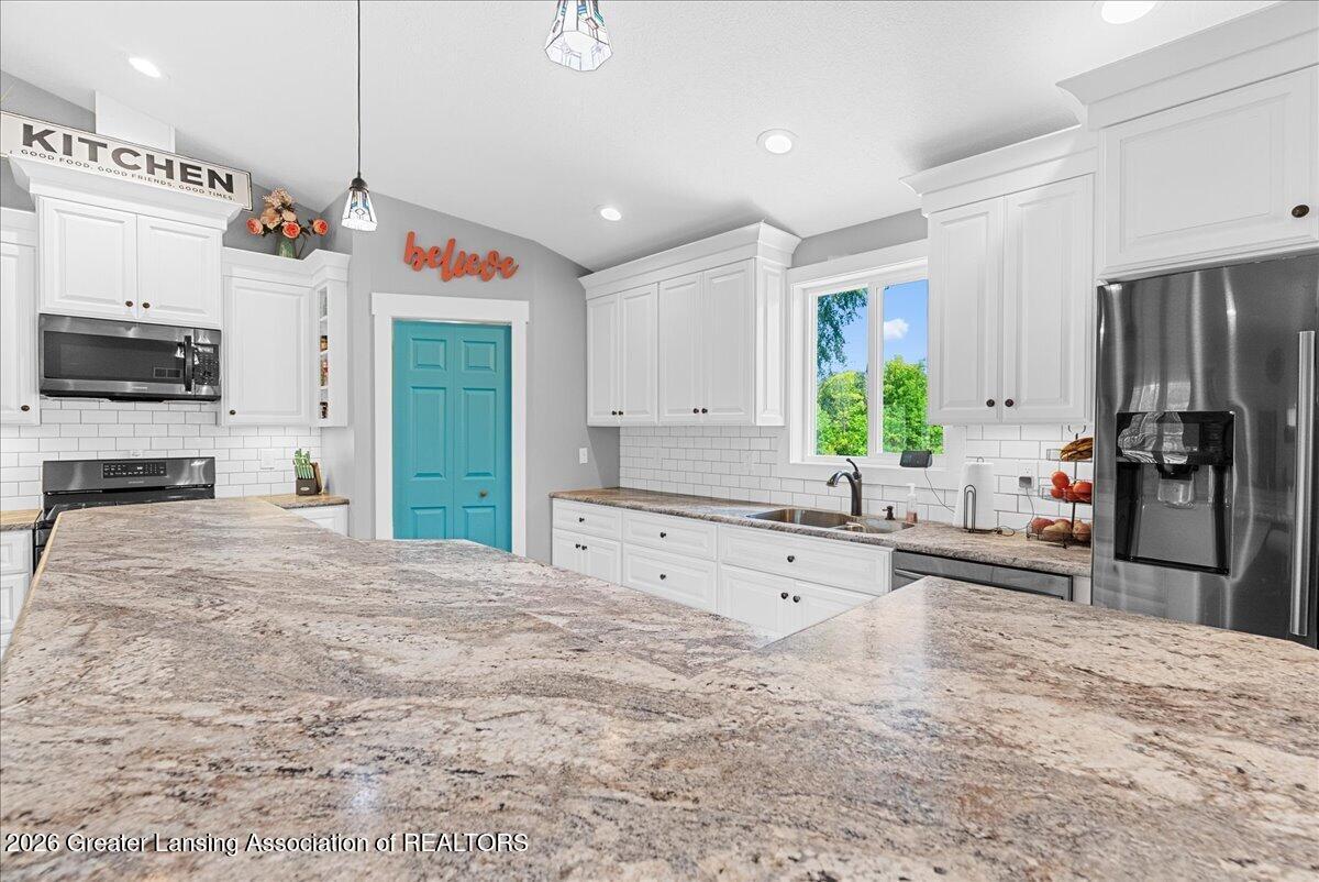 13811 Shaftsburg Road Perry, MI 48872 - Photo 8 of 37 17-Media Jett - 26