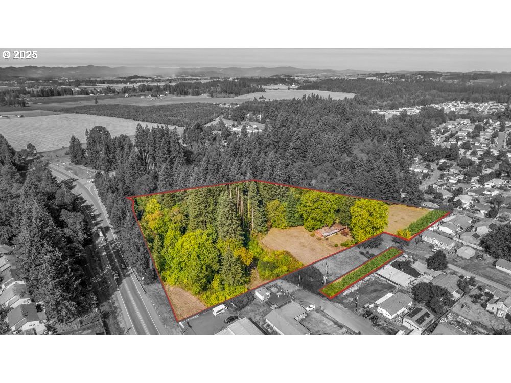 215 West 5th Street Lafayette, OR 97127 - Photo 1 of 9 a view of a swimming pool with a lake view