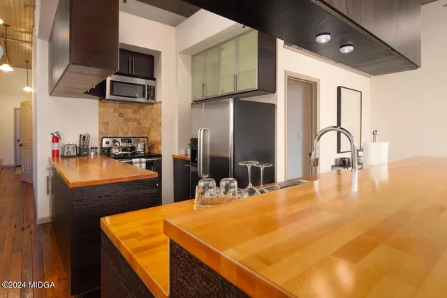 a room with sink and mirror