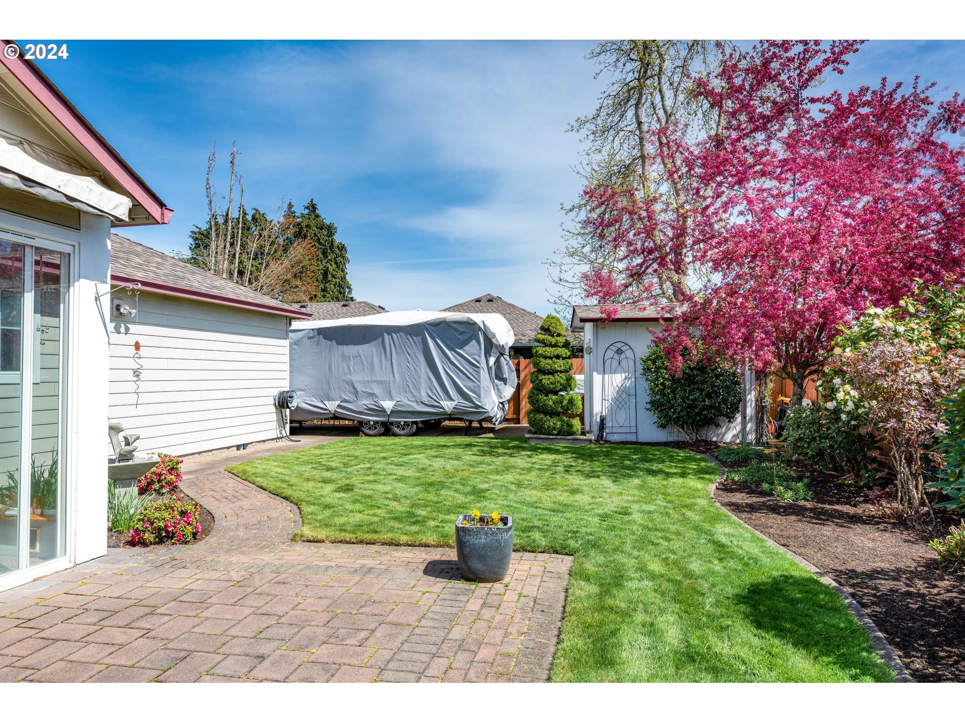 1769 Carriage Place Springfield, OR 97477 - Photo 8 of 23 a backyard of a house with lots of green space