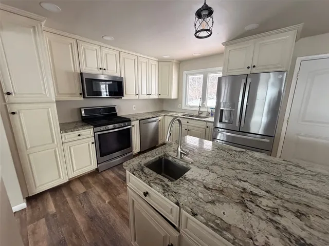 $1,850 | 17 Dover Drive, Endicott, NY 13760