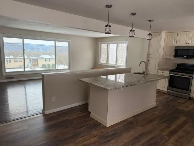 $1,850 | 17 Dover Drive, Endicott, NY 13760