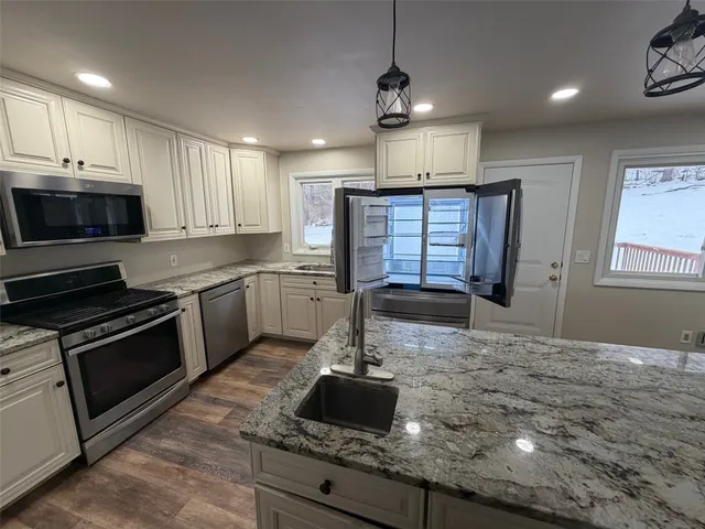 $1,850 | 17 Dover Drive, Endicott, NY 13760