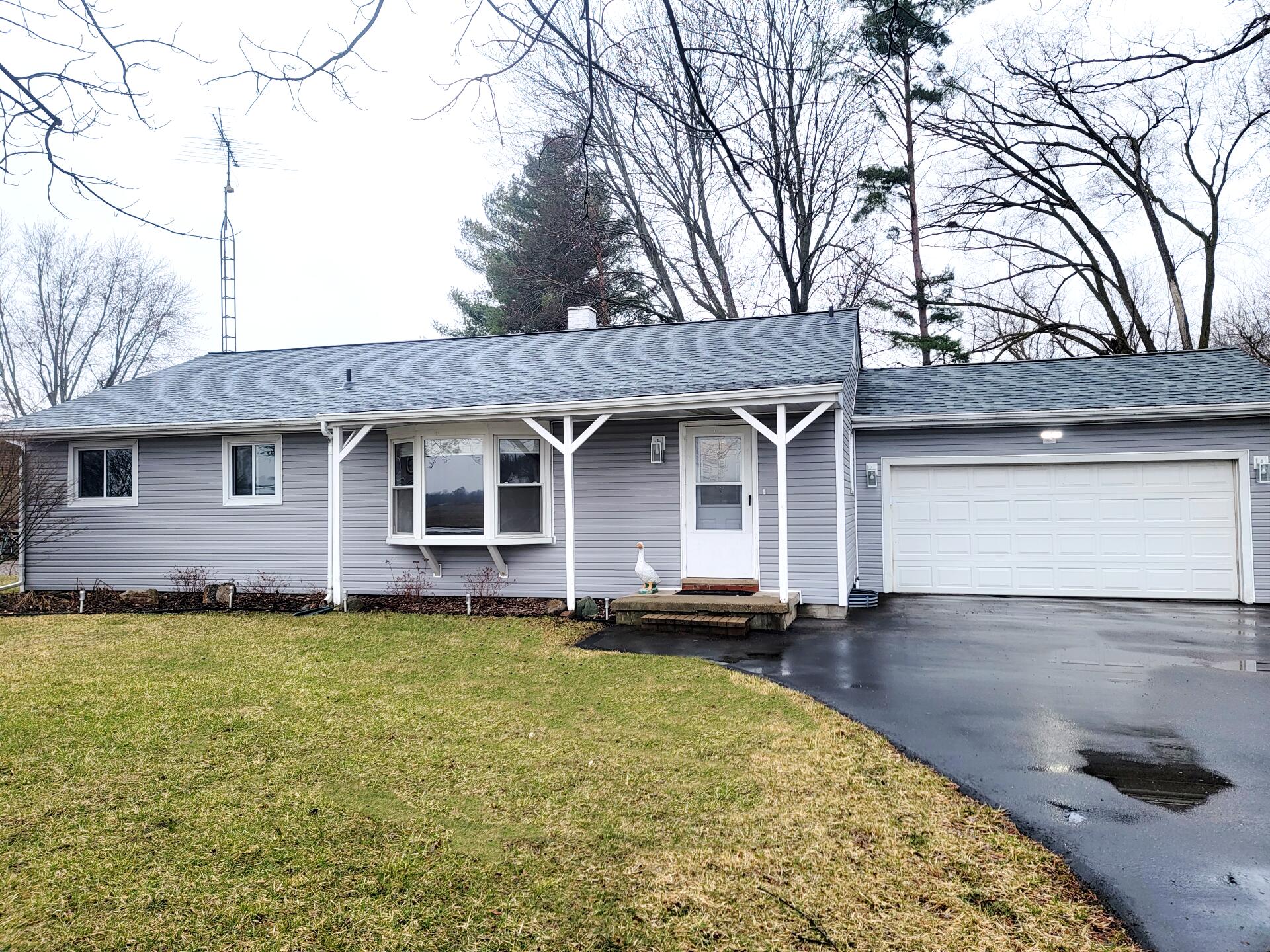 2280 South Genesee Road Burton, MI 48519 - Photo 2 of 28 Gallery Image 2