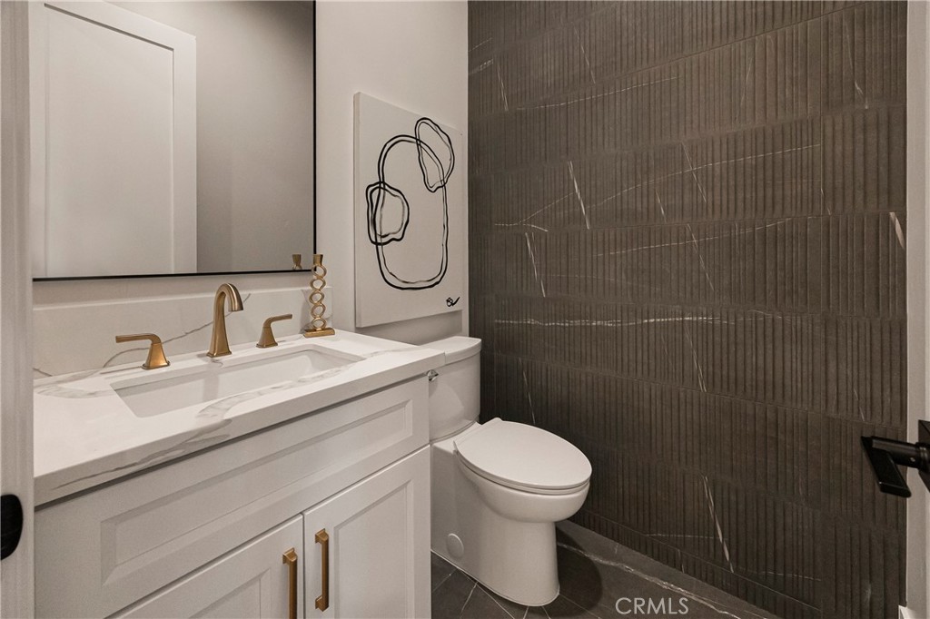 500 Sunset Drive Paradise, CA 95969 - Photo 26 of 43 a bathroom with a granite countertop toilet sink and mirror