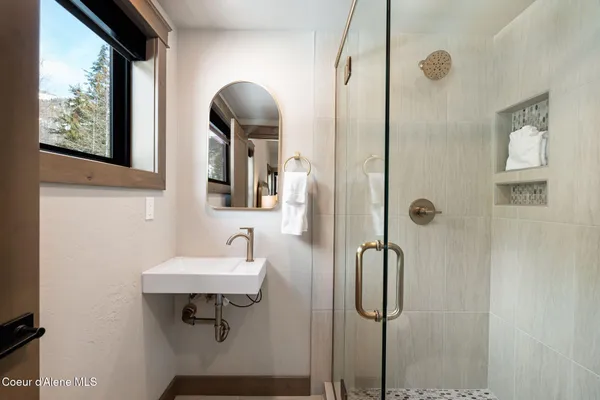 $2,599,000 | 50 Olaf Court, Sandpoint, ID 83864