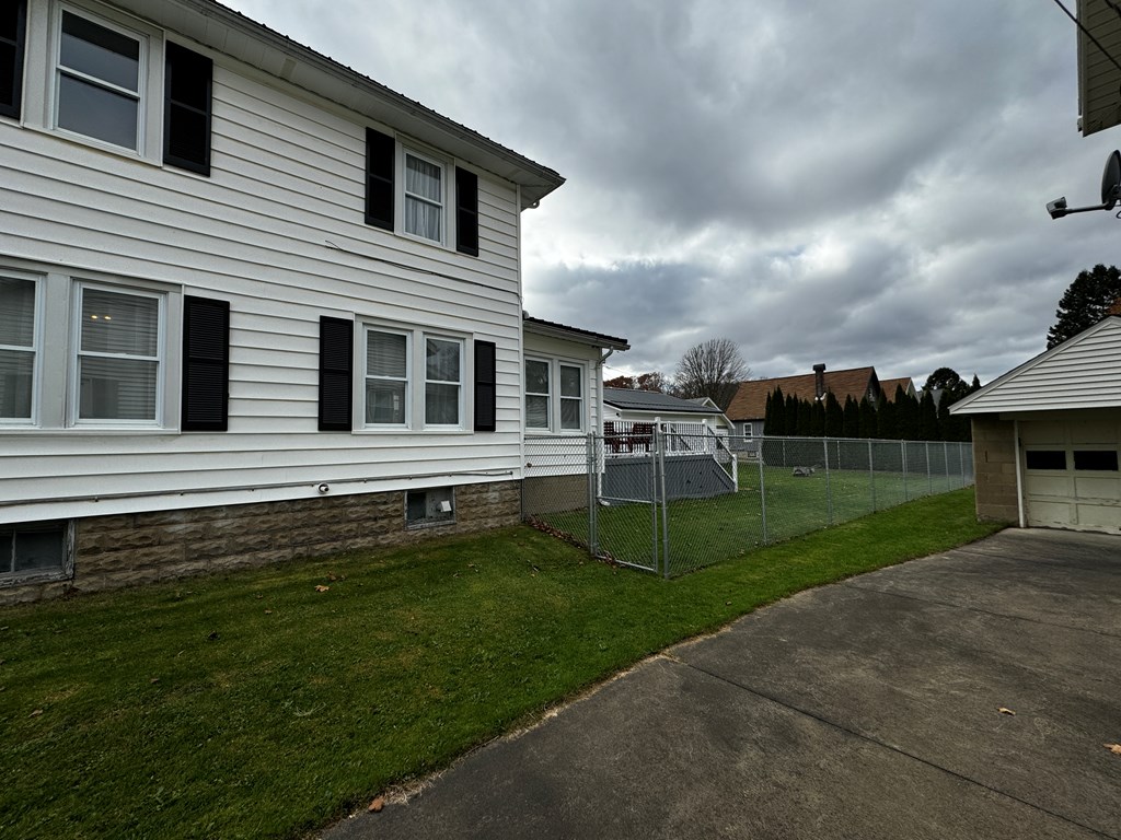 327 Oak Road Oil City, PA 16301 - Photo 6 of 34 Gallery Image 6