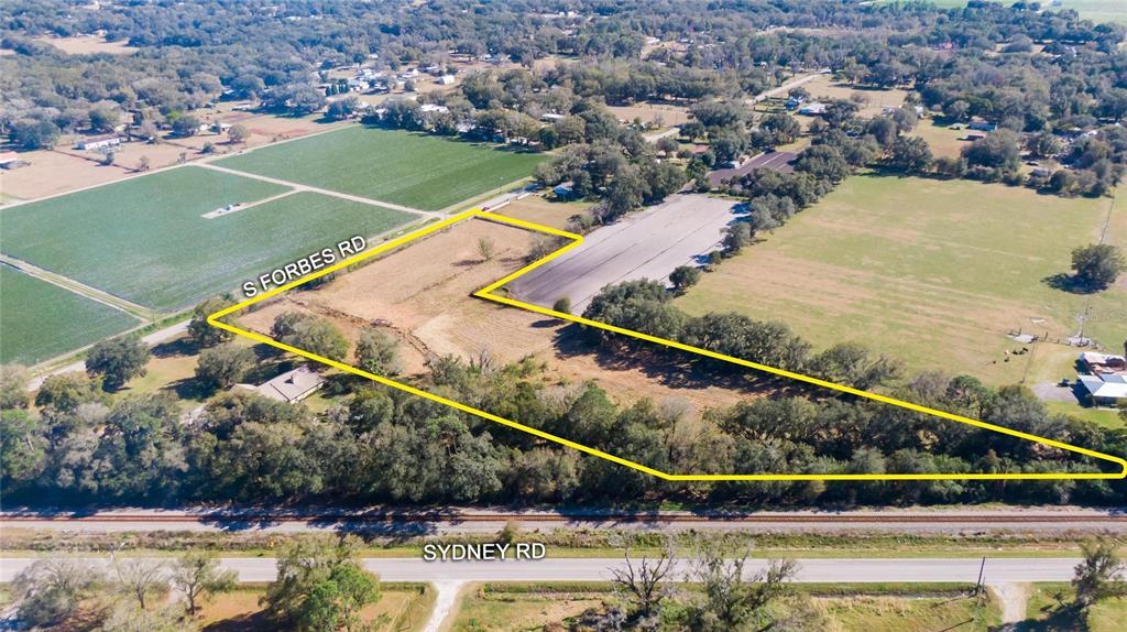 South Forbes Road Dover, FL 33527 - Photo 17 of 17 a view of a tennis court