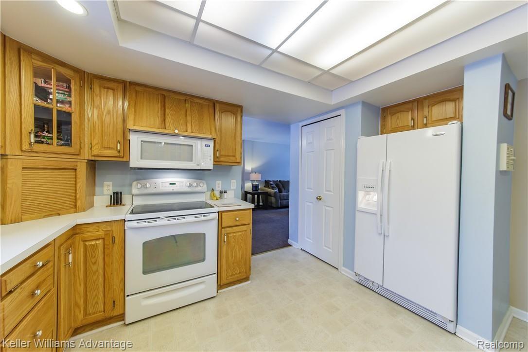 4180 East Commerce Road Commerce Township, MI 48382 - Photo 11 of 37 Commerce_4180_Kitchen_01.jpg