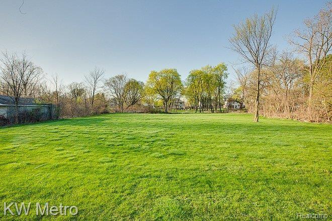 907 Creston Road Troy, MI 48085 - Photo 20 of 23 907Creston-0023MLS.jpg