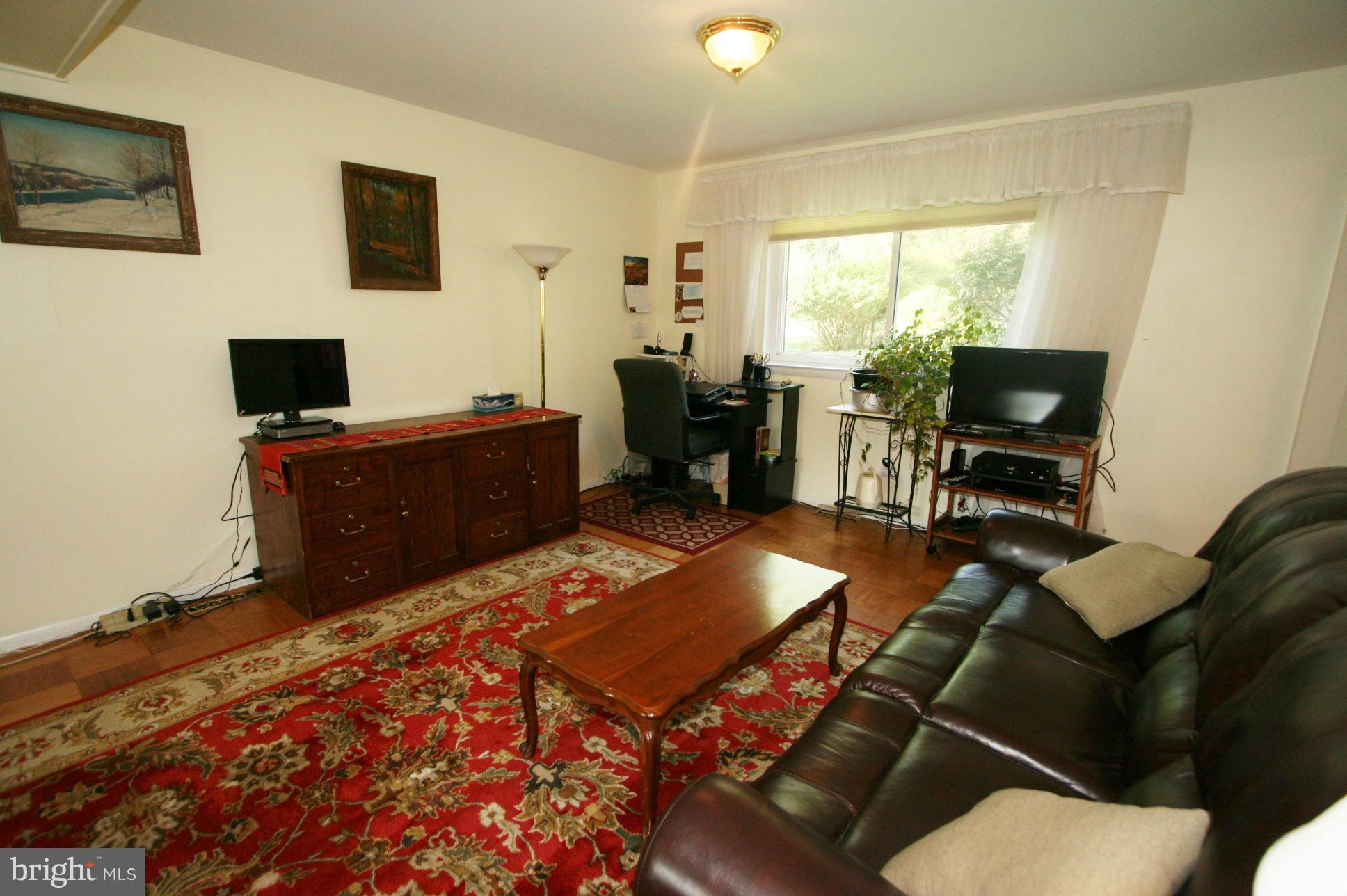 9406 North Penfield Road Columbia, MD 21045 - Photo 11 of 30 Living Room