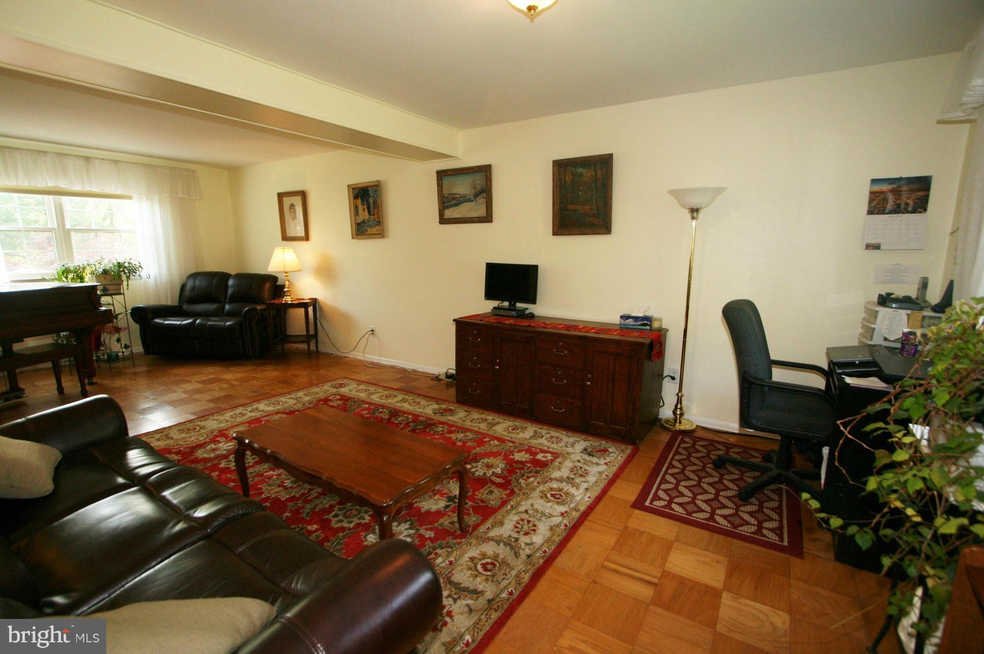 9406 North Penfield Road Columbia, MD 21045 - Photo 12 of 30 Living Room