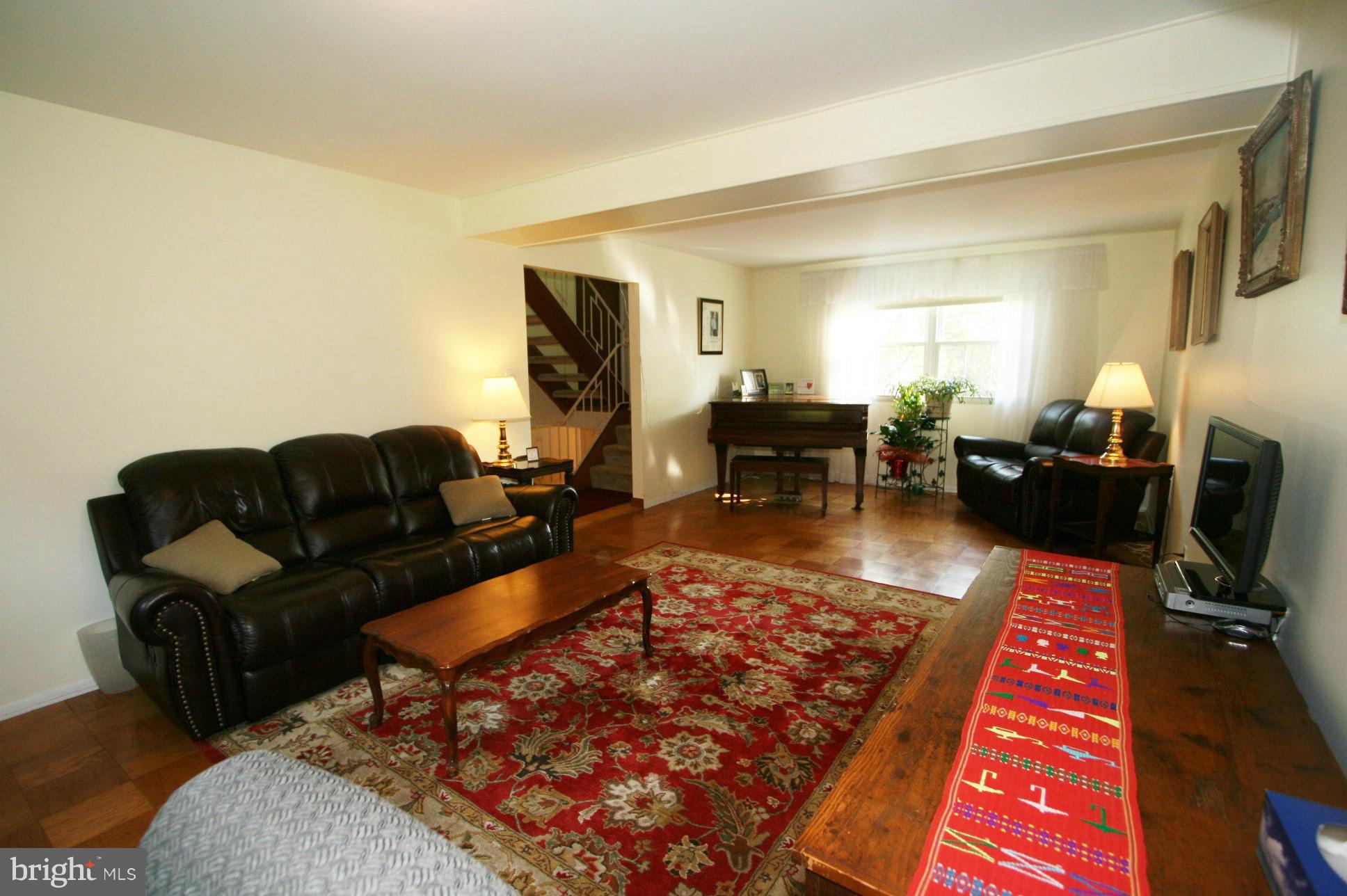 9406 North Penfield Road Columbia, MD 21045 - Photo 13 of 30 Living Room