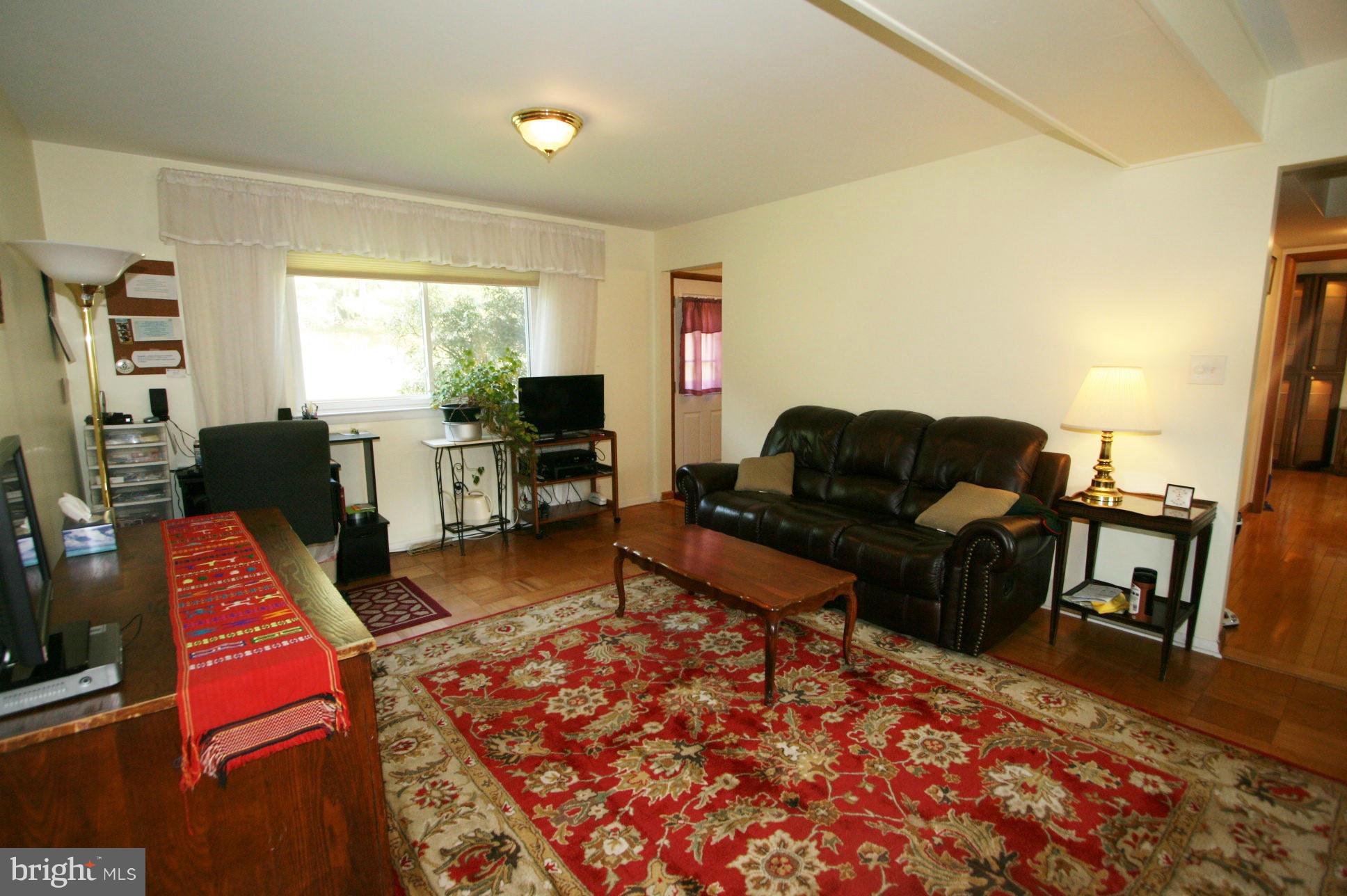 9406 North Penfield Road Columbia, MD 21045 - Photo 10 of 30 Living Room